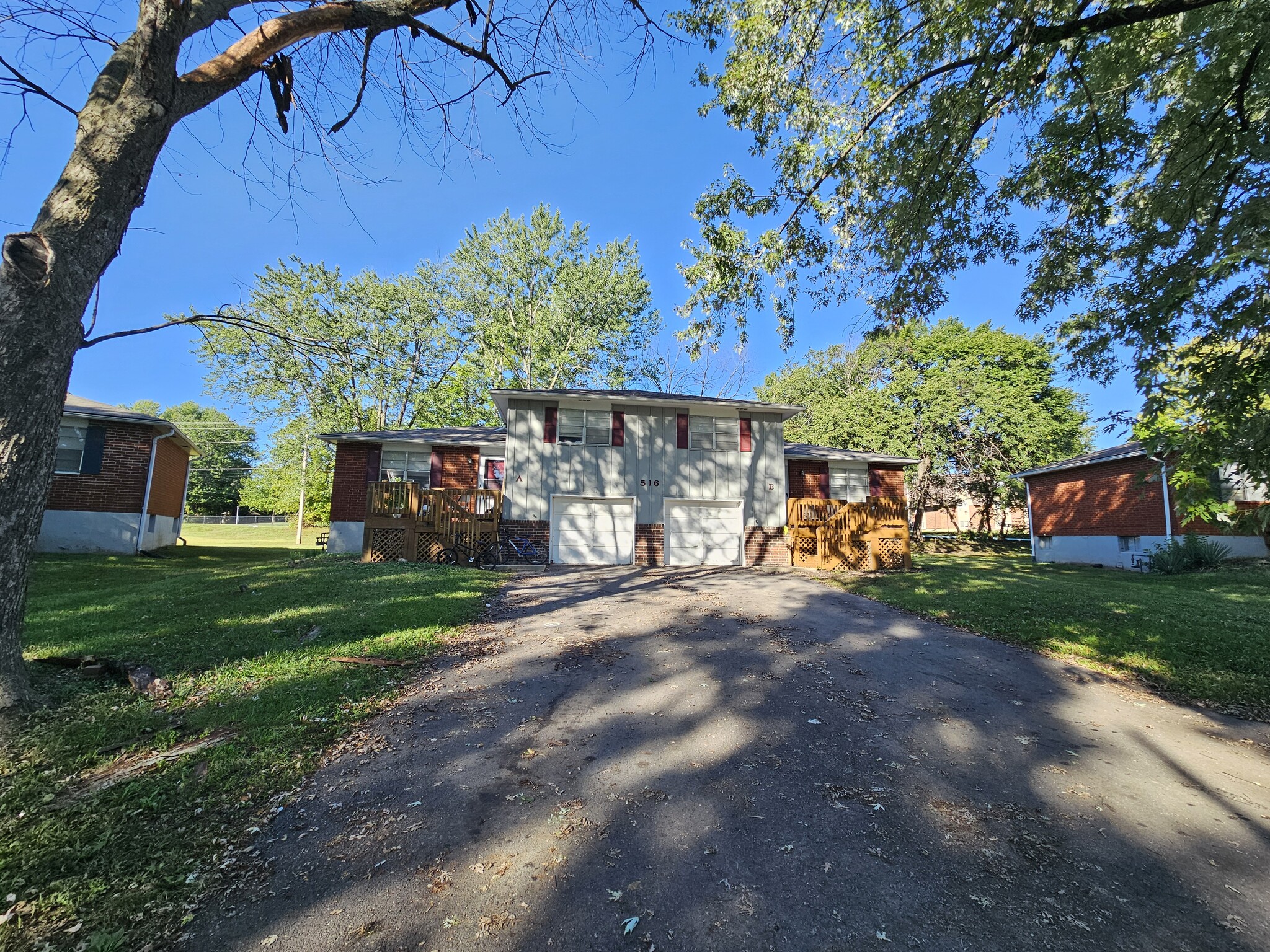 516 NE Florence Ave, Lee's Summit, MO à vendre Photo principale- Image 1 de 2