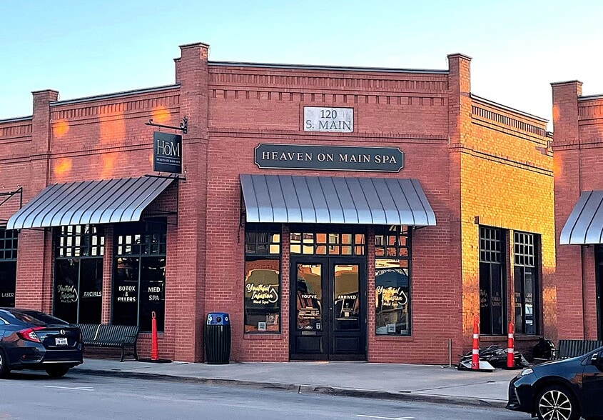120 S Main St, Grapevine, TX for lease - Building Photo - Image 1 of 9