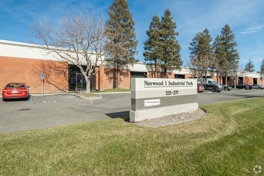 251 Opportunity St, Sacramento, CA à louer - Photo du bâtiment - Image 2 de 5