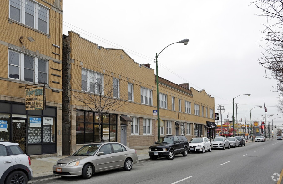 525-527 N Ashland Ave, Chicago, IL for sale - Building Photo - Image 2 of 9