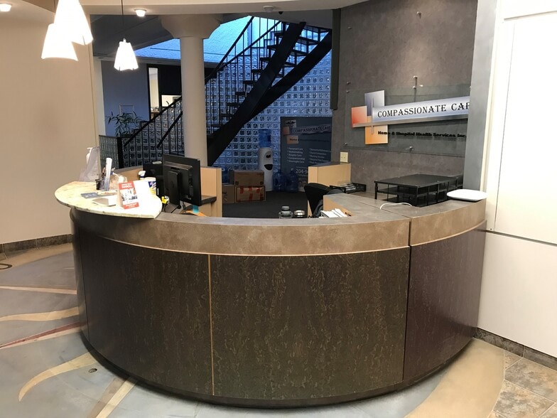 222 Osborne St N, Winnipeg, MB for lease - Building Photo - Image 2 of 10