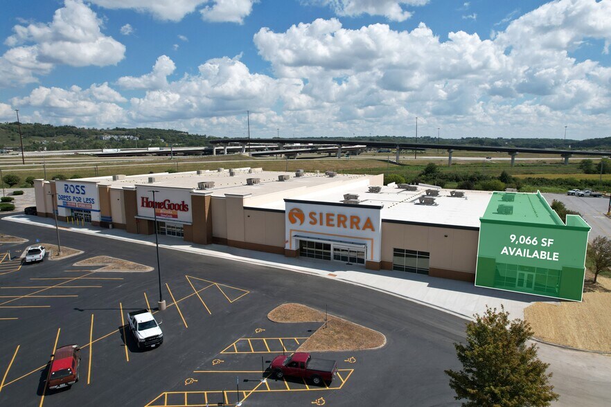 3101-3221 Manawa Centre Dr, Council Bluffs, IA à louer - Photo du bâtiment - Image 3 de 9