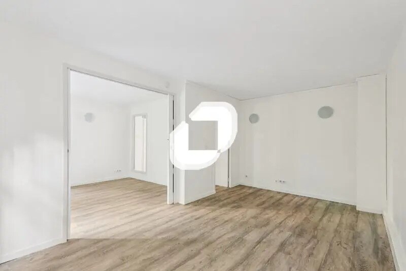 Office in Versailles for lease Interior Photo- Image 1 of 15