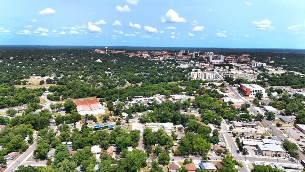 312 Camacho St, San Marcos, TX à louer - Photo du bâtiment - Image 2 de 12