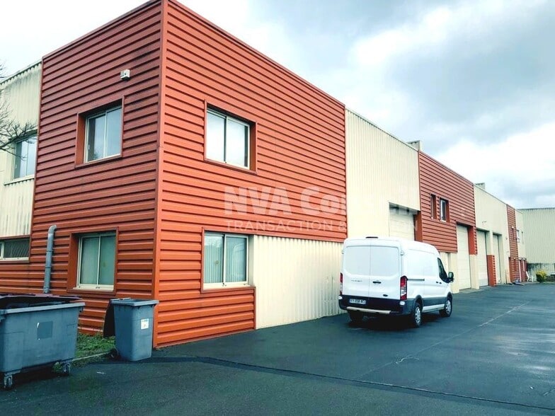 4 Rue De La Butte Rouge, Pierrelaye for lease - Building Photo - Image 1 of 10
