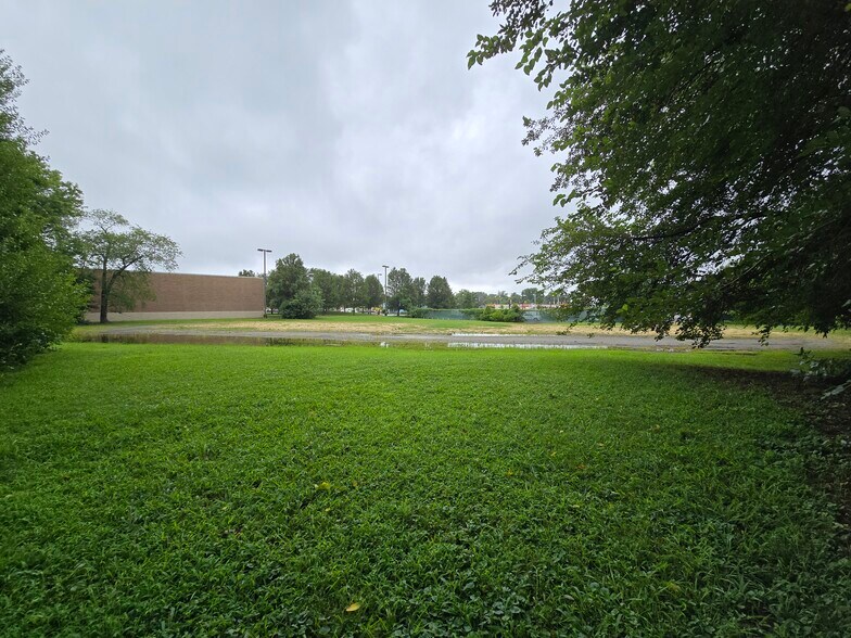 383 N DuPont Hwy, Dover, DE à louer - Photo du bâtiment - Image 3 de 7