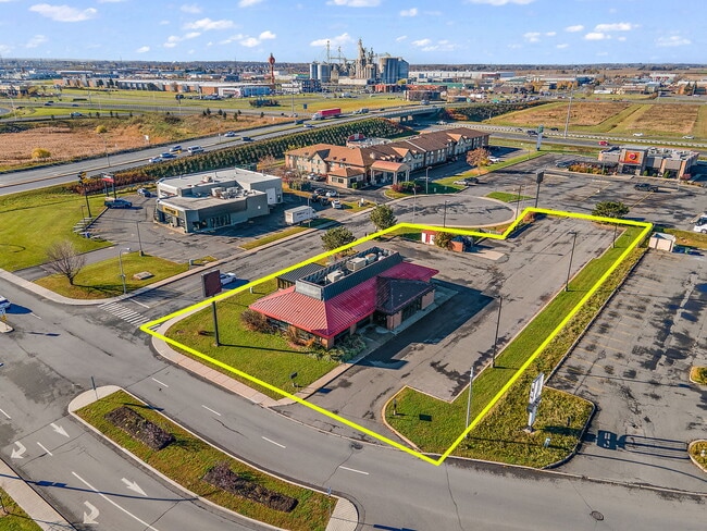 Plus de détails pour 920 Rue Douglas, St-Jean, QC - Commerce de détail à vendre