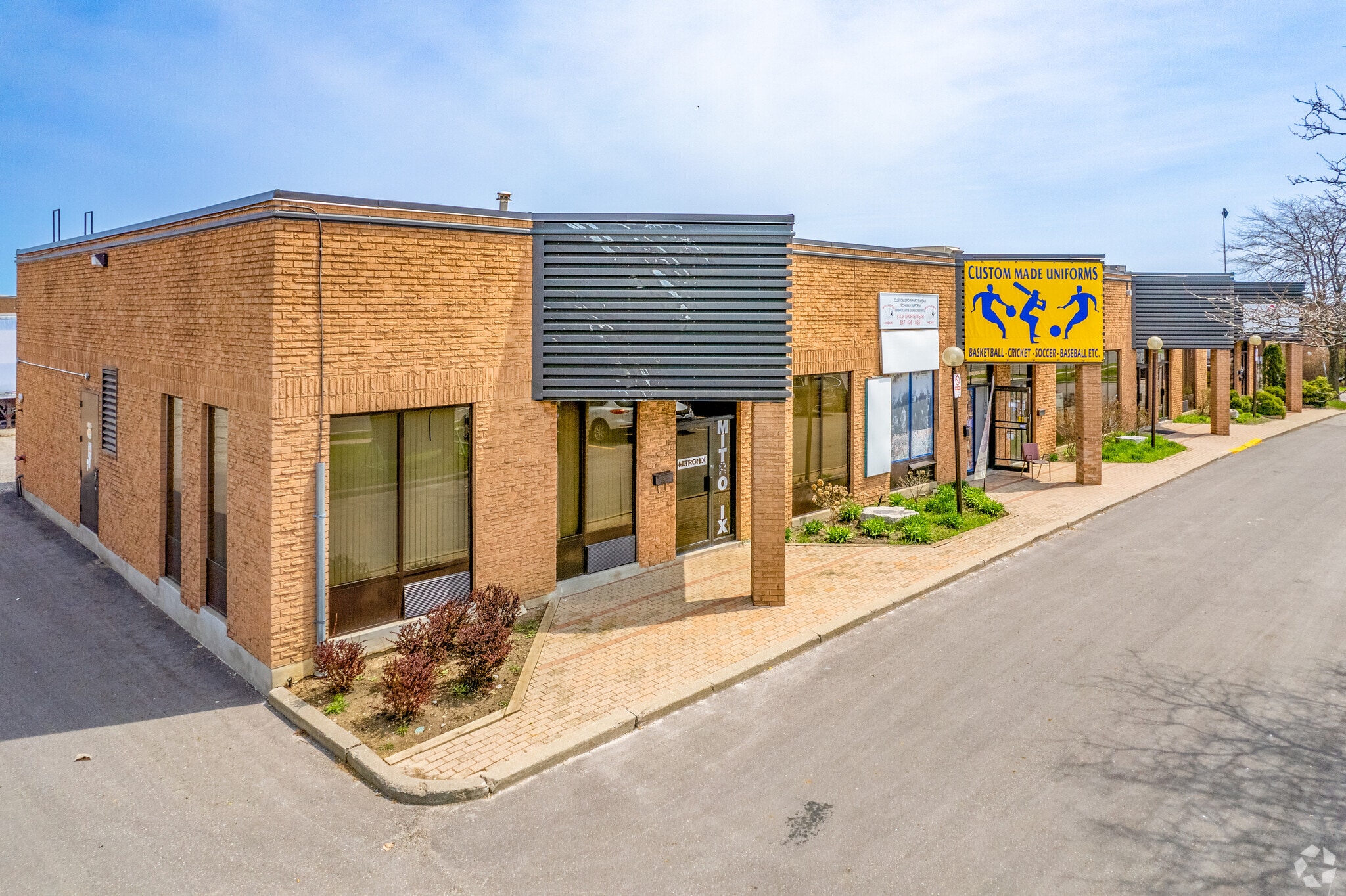 595 Middlefield Rd, Toronto, ON for lease Primary Photo- Image 1 of 6