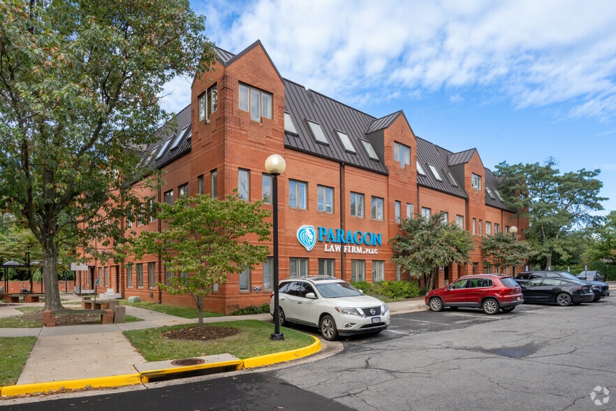 8233 Old Courthouse Rd, Vienna, VA for sale - Building Photo - Image 1 of 17