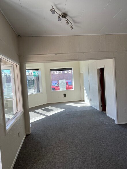 150 N Maple St, Yamhill, OR à vendre - Photo intérieure - Image 2 de 6