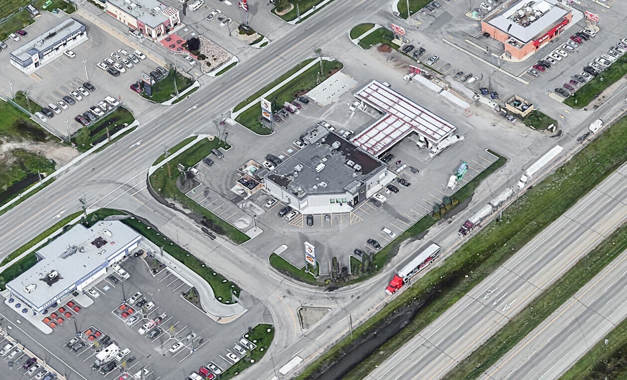 135 Leva Ave, Red Deer County, AB for sale Primary Photo- Image 1 of 1