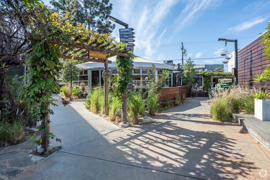 2937 Bristol St, Costa Mesa, CA à louer - Photo du bâtiment - Image 2 de 18