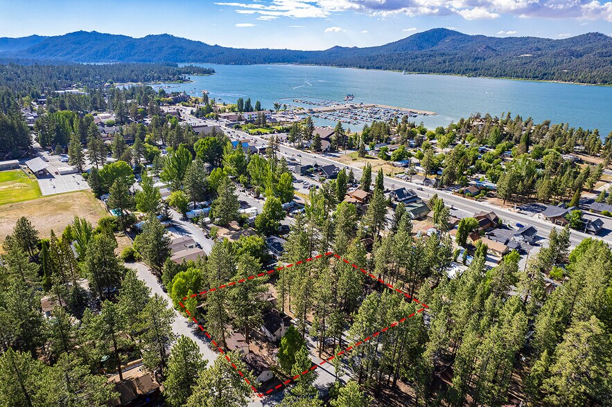 586 Main St, Big Bear Lake, CA à vendre - Photo du bâtiment - Image 3 de 18