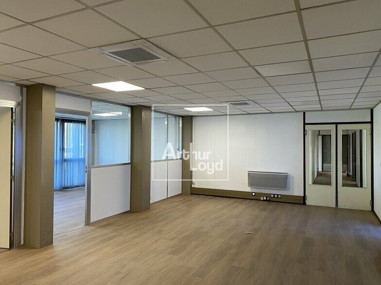 Bureau dans Moissy-Cramayel à louer - Photo intérieure - Image 3 de 5