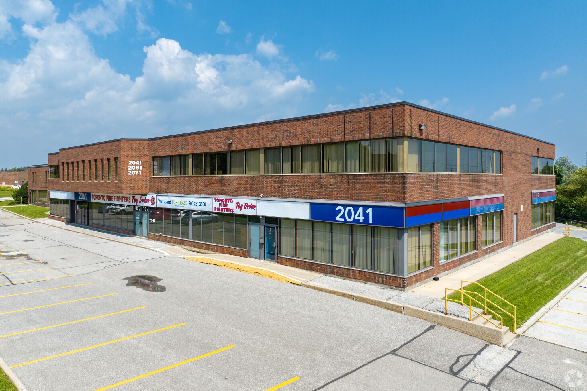 2041-2071 Mccowan Rd, Toronto, ON à louer Photo du bâtiment- Image 1 de 6