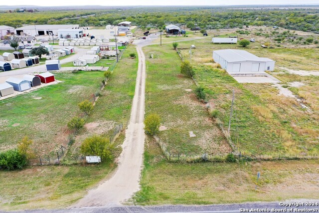 0 FM 2369, Uvalde, TX à vendre - Photo du bâtiment - Image 1 de 1