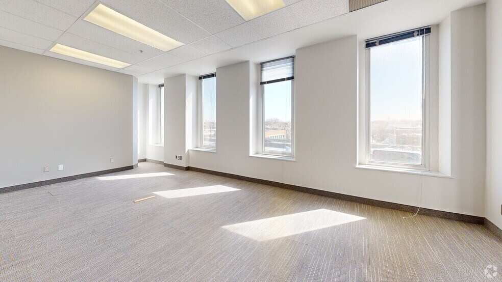 255 Boul Crémazie E, Montréal, QC for lease - Matterport 3D Scan - Image 2 of 27