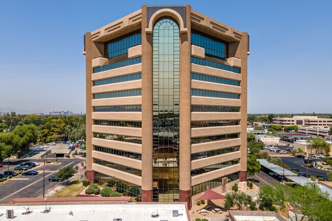 Plus de détails pour 2800 N 44th St, Phoenix, AZ - Bureau à vendre