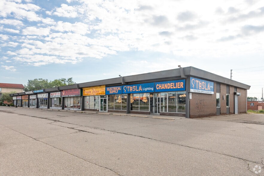1846-1872 Dundas St E, Mississauga, ON à louer - Photo du bâtiment - Image 3 de 3