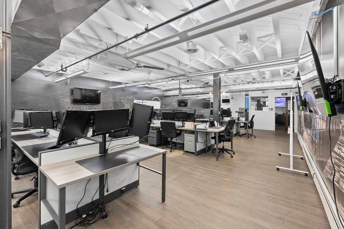 301-303 W 4th St, Royal Oak, MI for lease Interior Photo- Image 1 of 4