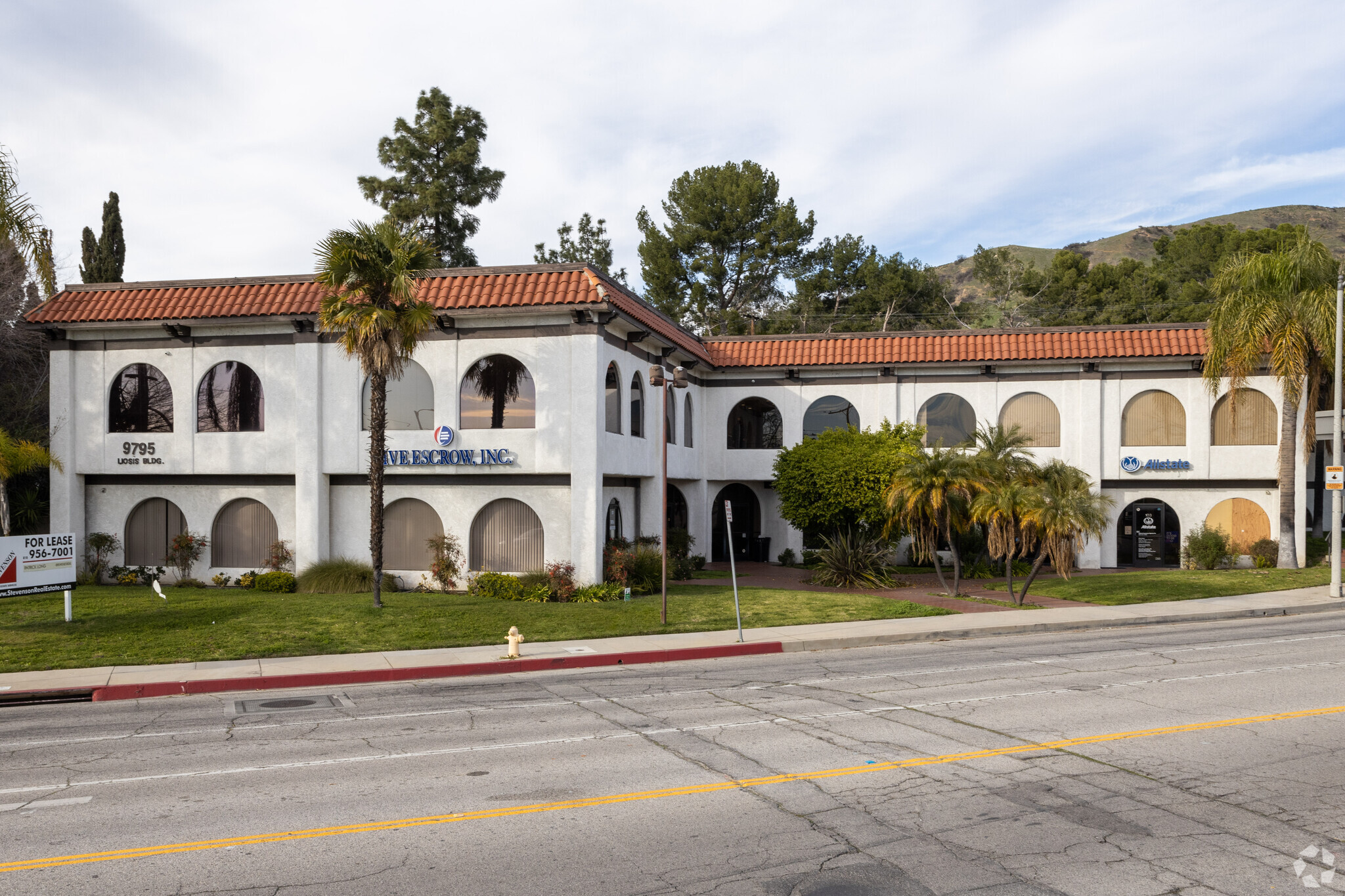 9795 Cabrini Dr, Burbank, CA for lease Primary Photo- Image 1 of 6