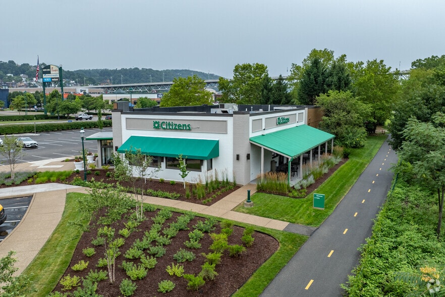 205 E Waterfront Dr, Homestead, PA for lease - Building Photo - Image 2 of 5