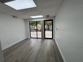 4990 SW 52nd St, Fort Lauderdale, FL à louer Photo intérieure- Image 2 de 10