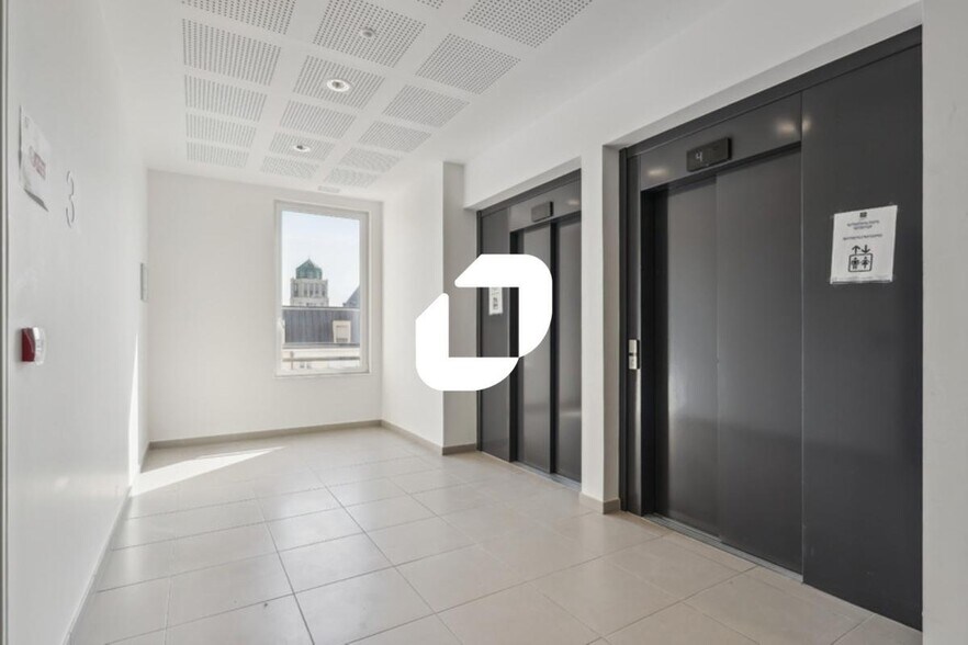 Bureau dans Chessy à louer - Hall d’entrée - Image 2 de 7