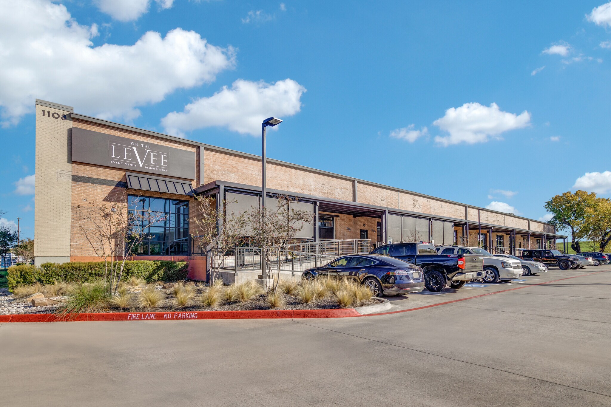 1108 Quaker St, Dallas, TX for lease Primary Photo- Image 1 of 21