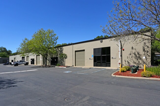 Plus de détails pour 5859 Rosebud Ln, Sacramento, CA - Local d'activités à louer
