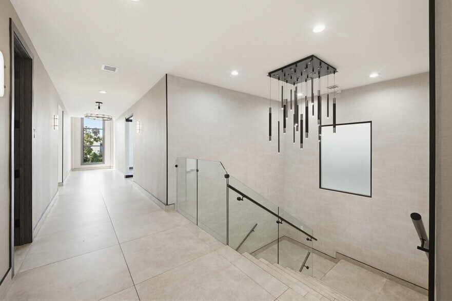 4041 Wilshire Blvd, Los Angeles, CA à louer - Photo du bâtiment - Image 2 de 12