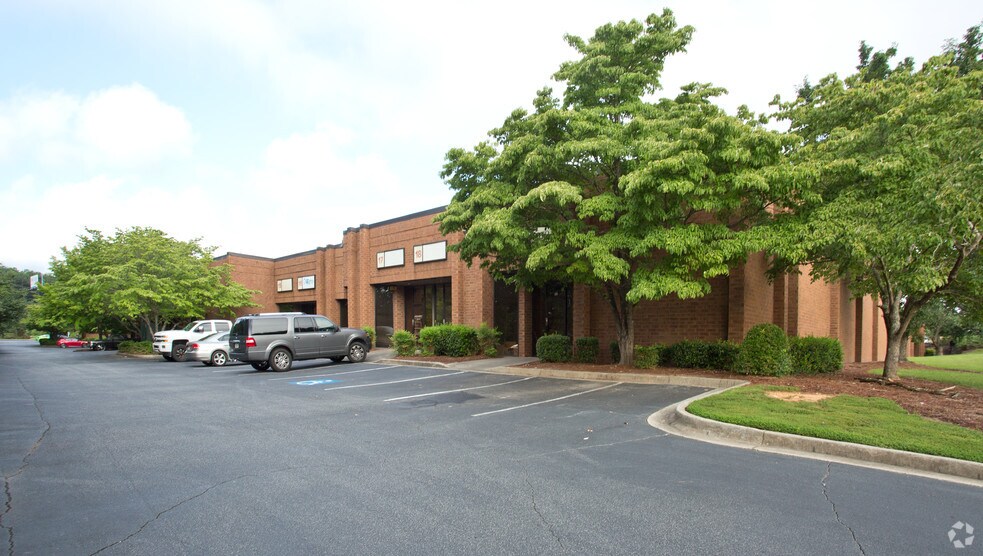 849 Pickens Industrial Dr, Marietta, GA à louer - Photo principale - Image 1 de 16