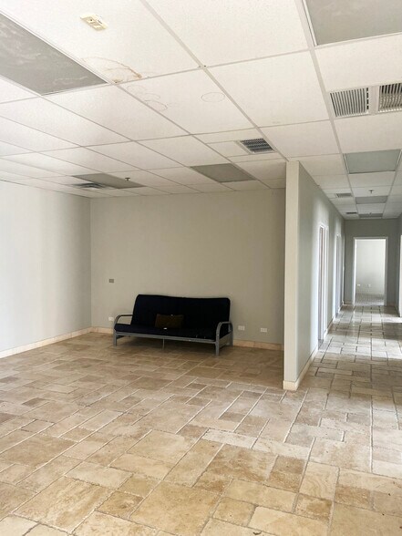 3483-3491 Swenson Ave, St Charles, IL à louer - Photo intérieure - Image 3 de 8