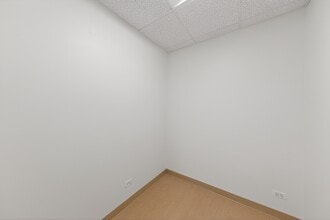 150 W Half Day Rd, Buffalo Grove, IL for lease Interior Photo- Image 1 of 16