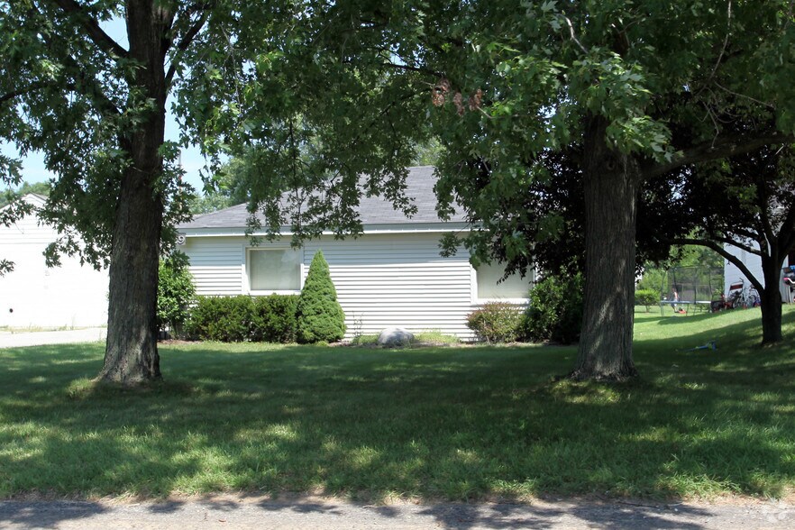 27 Sluyter St SE, Grand Rapids, MI à vendre - Photo du bâtiment - Image 2 de 3