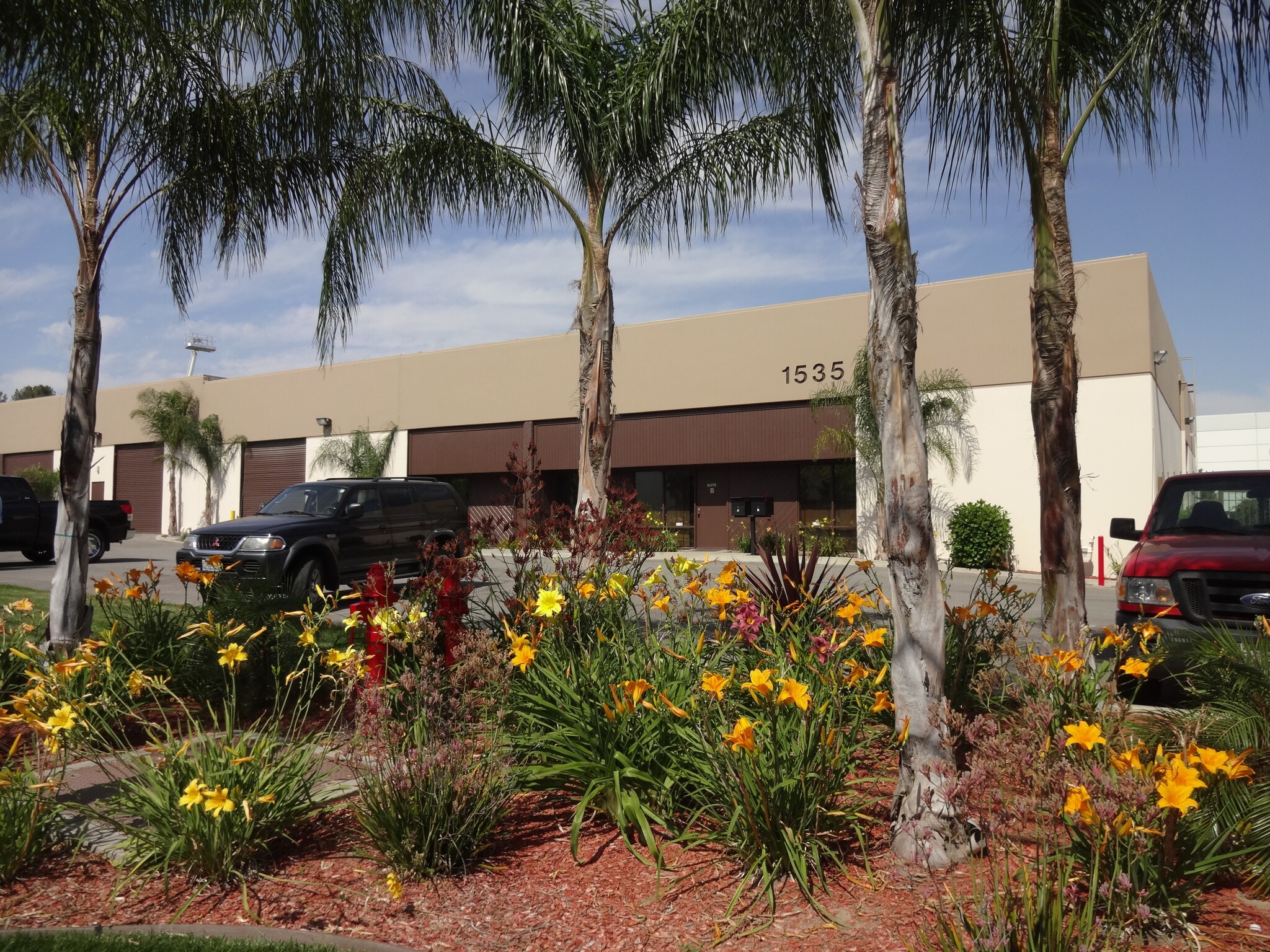 1555 S Baker Ave, Ontario, CA à louer Photo du bâtiment- Image 1 de 4