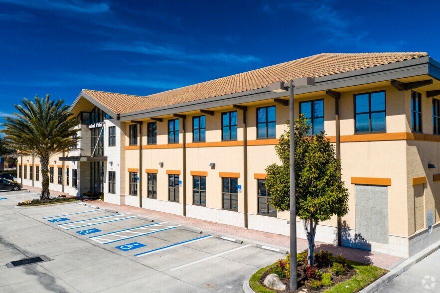 5101 Fruitville Rd, Sarasota, FL à louer - Photo du bâtiment - Image 1 de 8