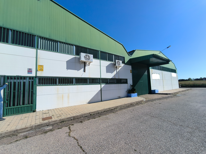 Dos Naves Industriales portfolio of 2 properties for sale on LoopNet.ca - Building Photo - Image 3 of 20