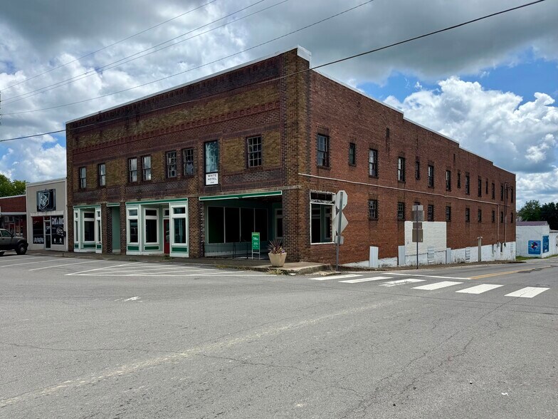 1 Public Square Red Boiling Springs Sq, Lafayette, TN à vendre - Photo du bâtiment - Image 2 de 18