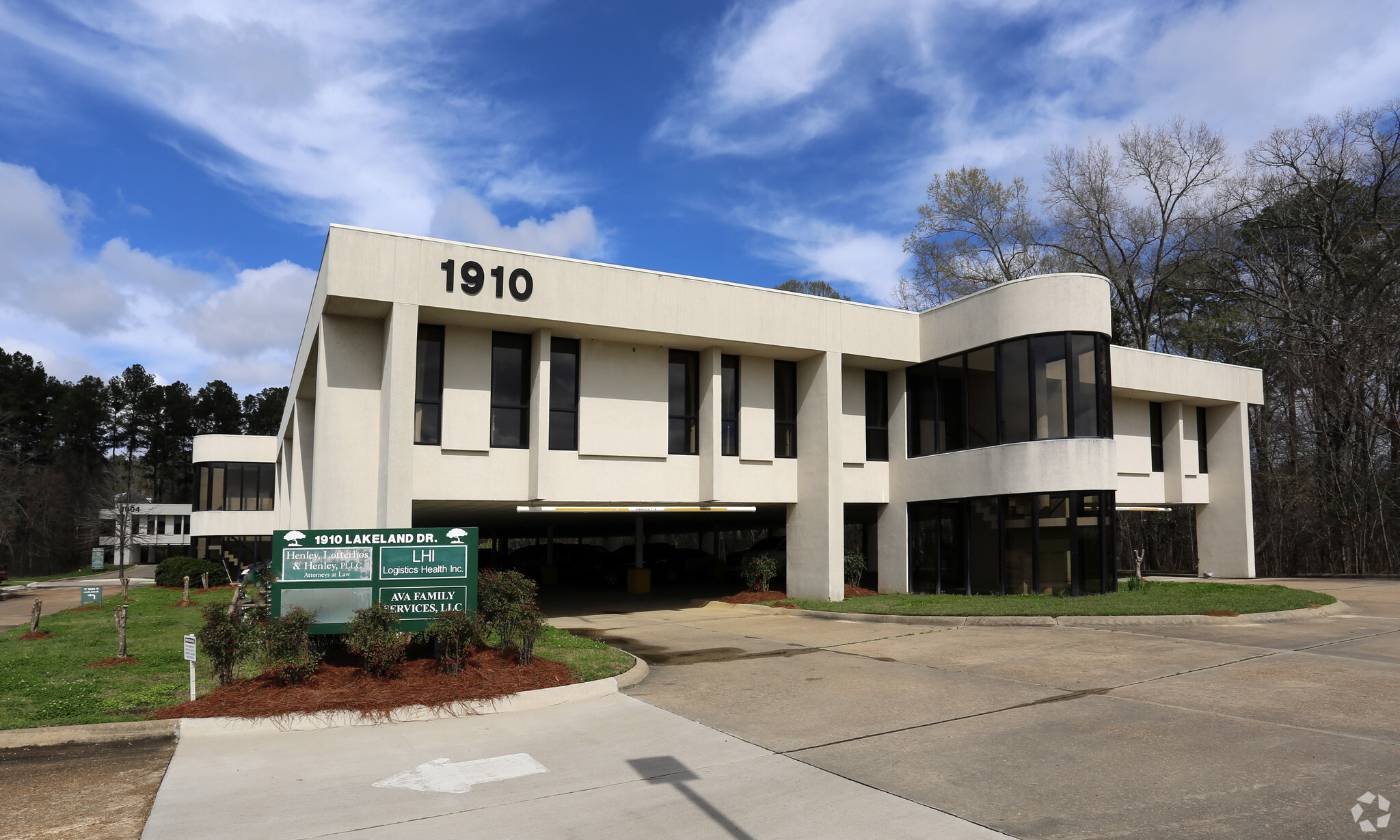 1910 Lakeland Dr, Jackson, MS for lease Building Photo- Image 1 of 15