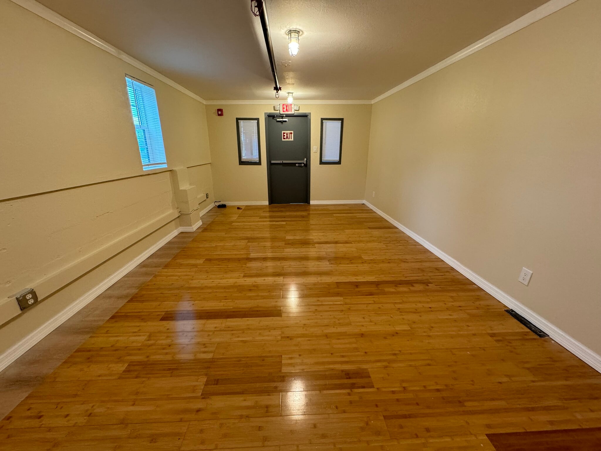 1942 2nd Ave S, Saint Petersburg, FL for lease Primary Photo- Image 1 of 32