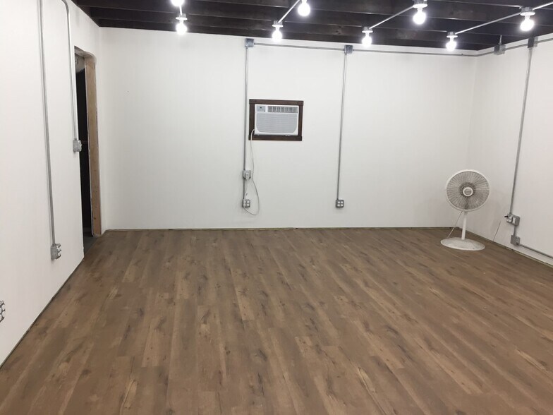 1505 N Fulton St, Gladewater, TX for lease - Building Photo - Image 2 of 8
