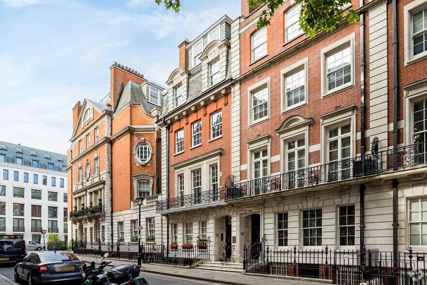 22 Gilbert St, Londres à louer - Photo du bâtiment - Image 1 de 10