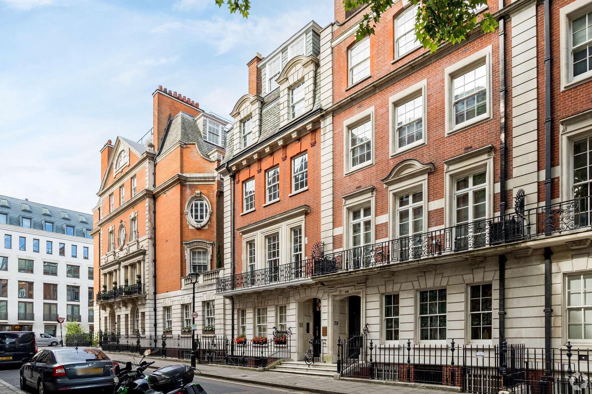 22 Gilbert St, Londres à louer Photo du bâtiment- Image 1 de 11