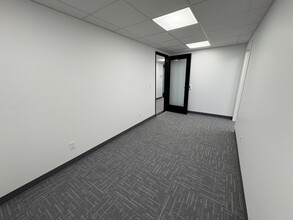 2215 Oak Industrial Dr NE, Grand Rapids, MI for lease Interior Photo- Image 2 of 16