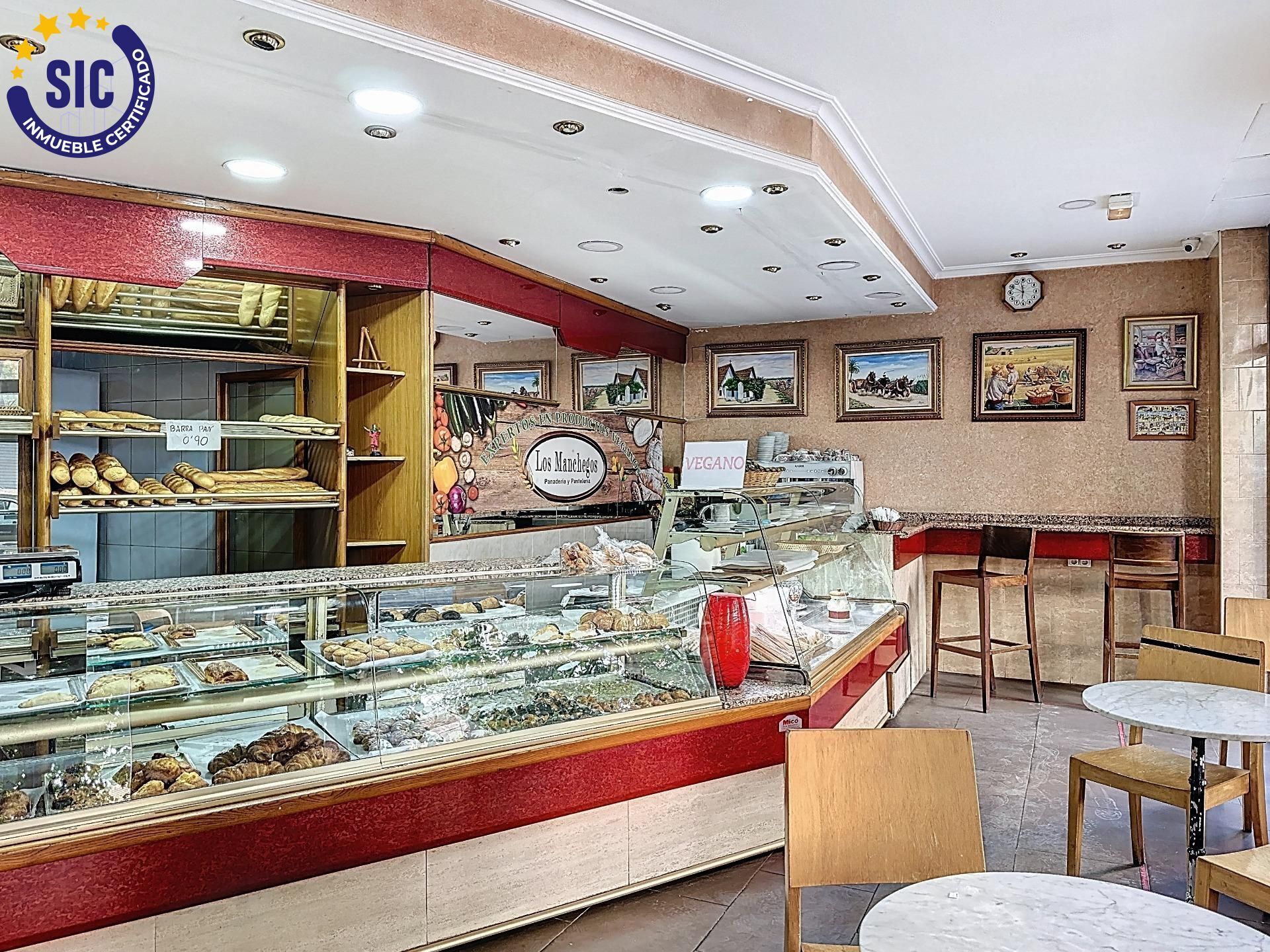 Retail in València, Valencia for lease Building Photo- Image 1 of 35