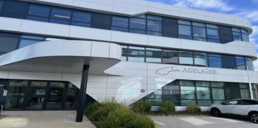 Office in CHAMPAGNE-AU-MONT-D'OR for lease - Building Photo - Image 2 of 12