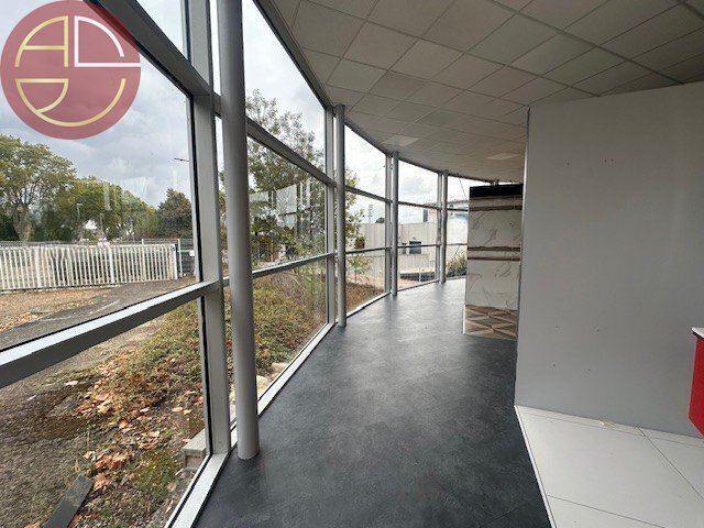 Retail in Toulouse for lease - Interior Photo - Image 3 of 7