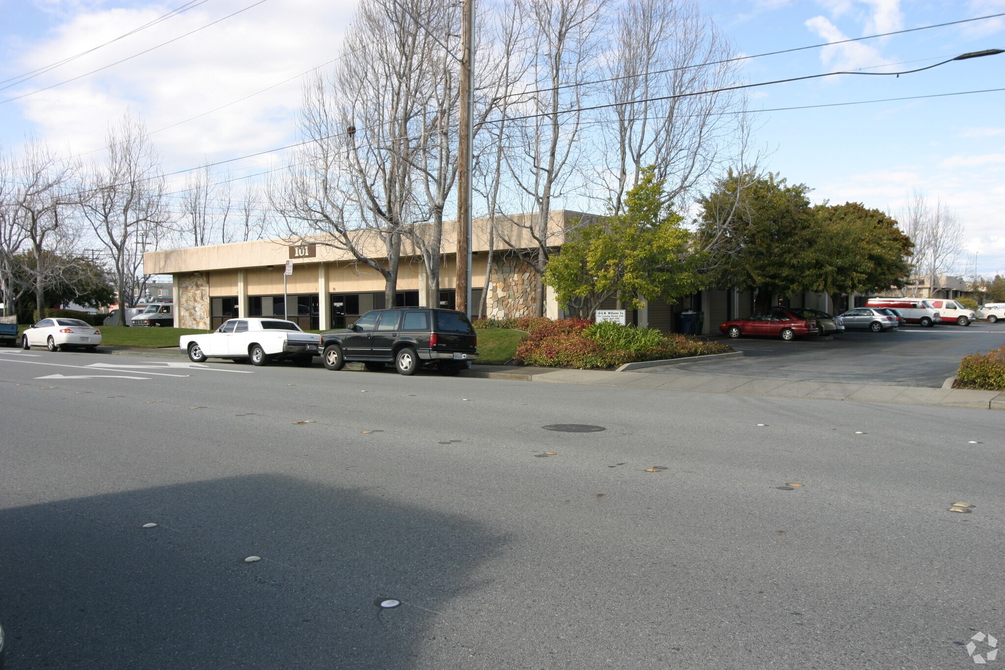 101 Industrial Rd, Belmont, CA à louer Photo du bâtiment- Image 1 de 18