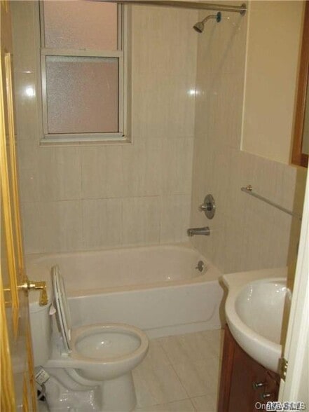 2107 38th St, Astoria, NY for sale - Building Photo - Image 3 of 18